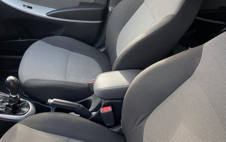 Hyundai Solaris II рестайлинг, 2012 год, 750 000 рублей, 12 фотография