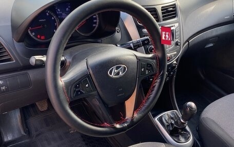 Hyundai Solaris II рестайлинг, 2012 год, 750 000 рублей, 14 фотография