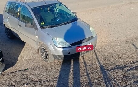 Ford Fiesta, 2005 год, 370 000 рублей, 2 фотография