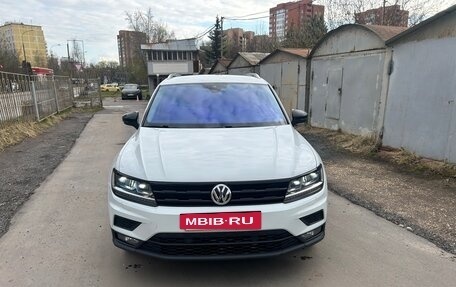 Volkswagen Tiguan II, 2019 год, 2 500 000 рублей, 2 фотография