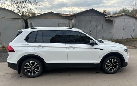 Volkswagen Tiguan II, 2019 год, 2 500 000 рублей, 4 фотография
