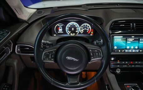 Jaguar F-Pace, 2016 год, 2 900 000 рублей, 30 фотография