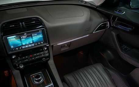 Jaguar F-Pace, 2016 год, 2 900 000 рублей, 31 фотография