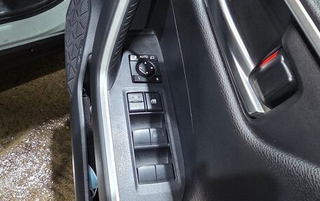 Toyota RAV4, 2019 год, 21 фотография