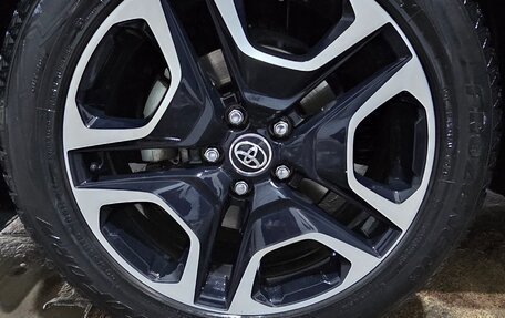 Toyota RAV4, 2019 год, 33 фотография