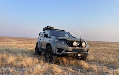 Toyota Land Cruiser Prado 150 рестайлинг 2, 2015 год, 5 800 000 рублей, 2 фотография