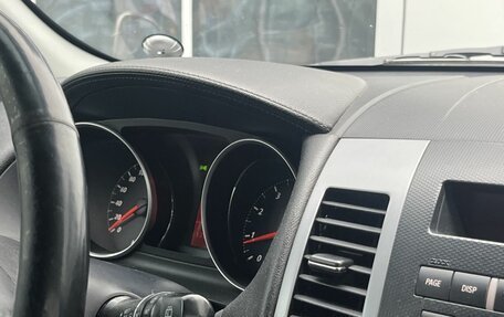 Mitsubishi Outlander III рестайлинг 3, 2010 год, 1 090 000 рублей, 8 фотография