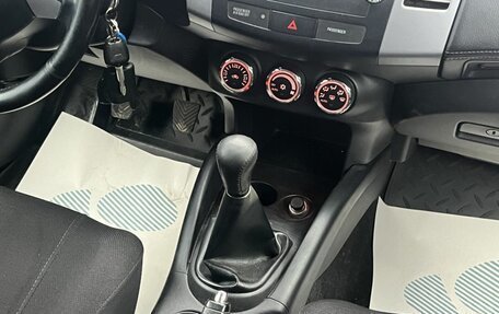 Mitsubishi Outlander III рестайлинг 3, 2010 год, 1 090 000 рублей, 15 фотография