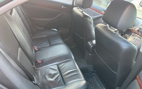 Toyota Avensis III рестайлинг, 2004 год, 450 000 рублей, 17 фотография