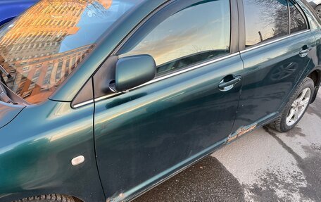 Toyota Avensis III рестайлинг, 2004 год, 450 000 рублей, 19 фотография