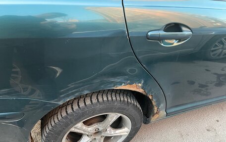 Toyota Avensis III рестайлинг, 2004 год, 450 000 рублей, 24 фотография