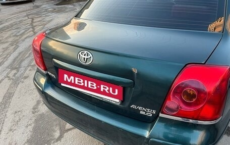 Toyota Avensis III рестайлинг, 2004 год, 450 000 рублей, 23 фотография