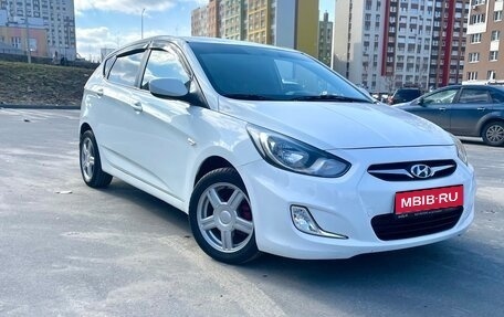 Hyundai Solaris II рестайлинг, 2013 год, 695 000 рублей, 2 фотография
