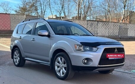 Mitsubishi Outlander III рестайлинг 3, 2011 год, 890 000 рублей, 4 фотография