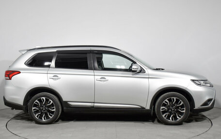 Mitsubishi Outlander III рестайлинг 3, 2022 год, 2 640 000 рублей, 4 фотография