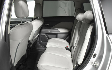 Mitsubishi Outlander III рестайлинг 3, 2022 год, 2 640 000 рублей, 11 фотография