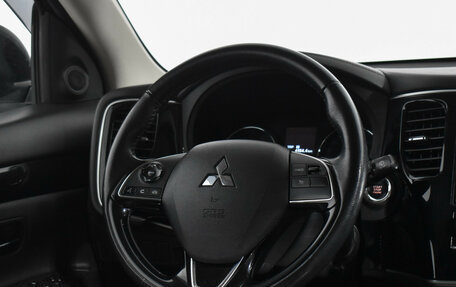 Mitsubishi Outlander III рестайлинг 3, 2022 год, 2 640 000 рублей, 14 фотография