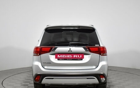 Mitsubishi Outlander III рестайлинг 3, 2022 год, 2 640 000 рублей, 6 фотография