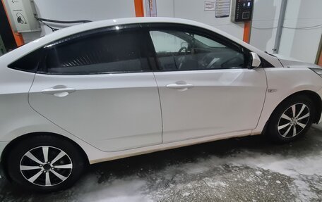 Hyundai Solaris II рестайлинг, 2011 год, 650 000 рублей, 4 фотография