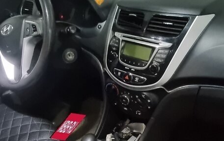 Hyundai Solaris II рестайлинг, 2011 год, 650 000 рублей, 6 фотография