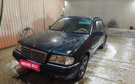 Mercedes-Benz C-Класс, 1996 год, 400 000 рублей, 2 фотография