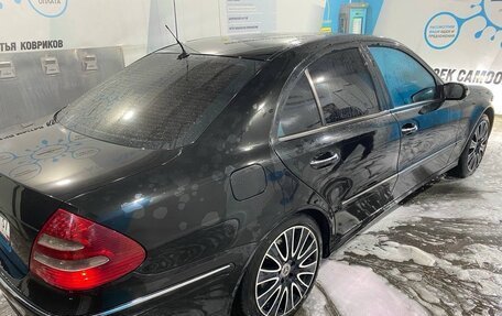 Mercedes-Benz E-Класс, 2004 год, 990 000 рублей, 4 фотография