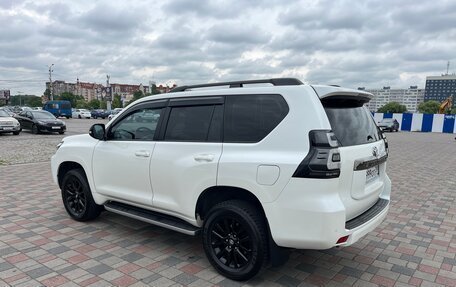 Toyota Land Cruiser Prado 150 рестайлинг 2, 2021 год, 5 600 000 рублей, 3 фотография