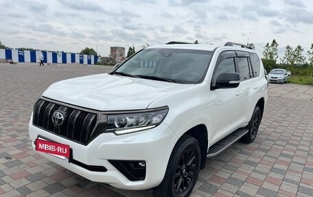 Toyota Land Cruiser Prado 150 рестайлинг 2, 2021 год, 5 600 000 рублей, 2 фотография