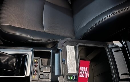 Toyota Land Cruiser Prado 150 рестайлинг 2, 2021 год, 5 600 000 рублей, 6 фотография