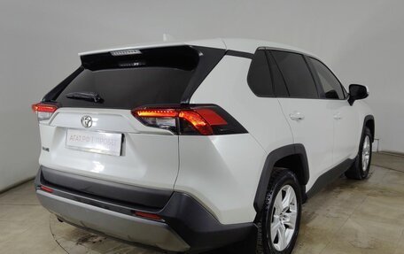 Toyota RAV4, 2021 год, 2 890 000 рублей, 6 фотография