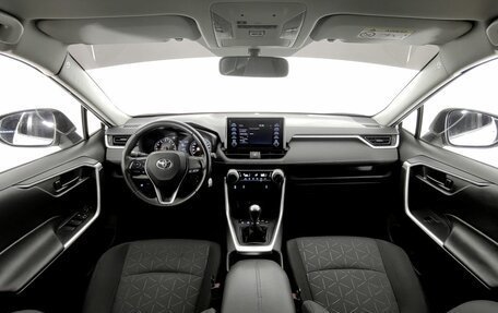 Toyota RAV4, 2021 год, 2 890 000 рублей, 8 фотография