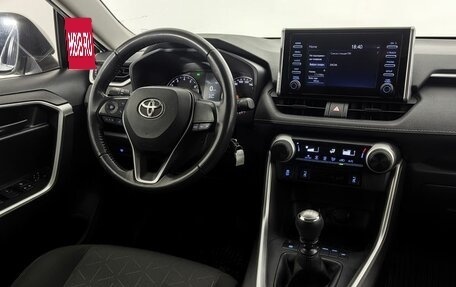 Toyota RAV4, 2021 год, 2 890 000 рублей, 9 фотография