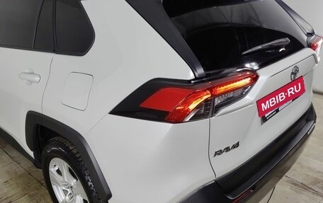 Toyota RAV4, 2021 год, 2 890 000 рублей, 17 фотография