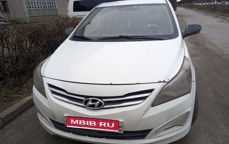 Hyundai Solaris II рестайлинг, 2015 год, 500 000 рублей, 1 фотография