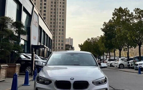 BMW 1 серия, 2021 год, 1 900 000 рублей, 2 фотография