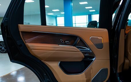 Land Rover Range Rover IV рестайлинг, 2025 год, 30 250 000 рублей, 17 фотография