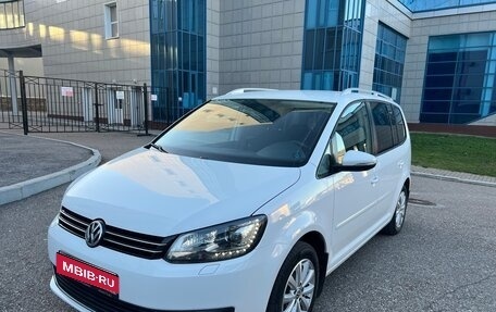 Volkswagen Touran III, 2011 год, 1 350 000 рублей, 1 фотография