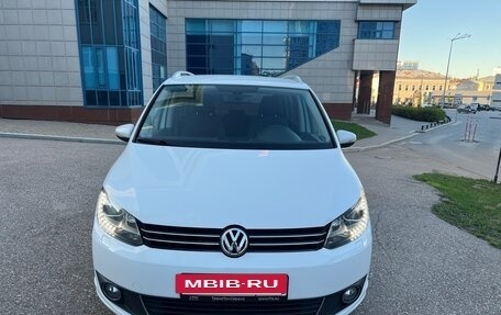 Volkswagen Touran III, 2011 год, 1 350 000 рублей, 2 фотография