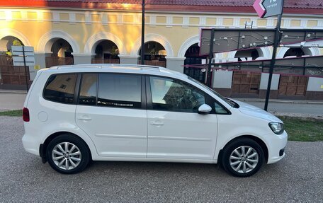Volkswagen Touran III, 2011 год, 1 350 000 рублей, 4 фотография