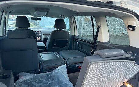 Volkswagen Touran III, 2011 год, 1 350 000 рублей, 20 фотография