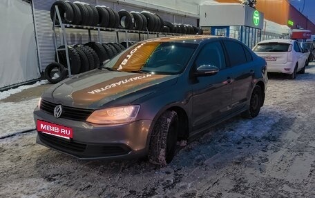 Volkswagen Jetta VI, 2013 год, 1 000 000 рублей, 2 фотография