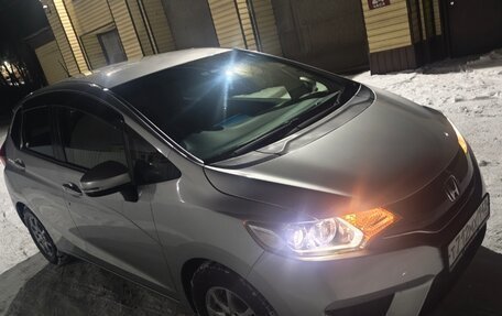 Honda Fit III, 2013 год, 950 000 рублей, 4 фотография