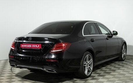 Mercedes-Benz E-Класс, 2018 год, 3 200 000 рублей, 5 фотография