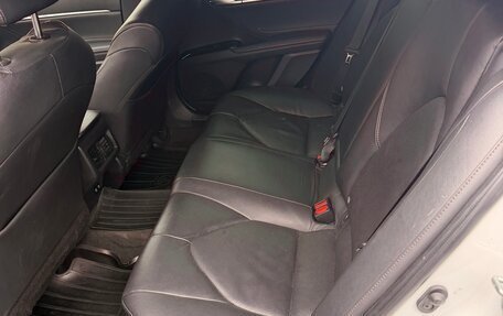 Toyota Camry, 2018 год, 2 750 000 рублей, 10 фотография