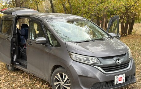 Honda Freed II, 2019 год, 1 580 000 рублей, 2 фотография