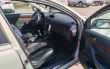 Toyota Avensis III рестайлинг, 2004 год, 800 000 рублей, 2 фотография