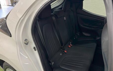 Toyota Yaris, 2023 год, 885 000 рублей, 22 фотография