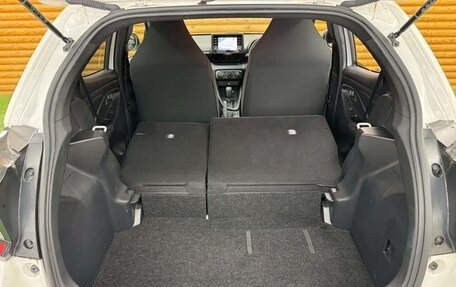 Toyota Yaris, 2023 год, 885 000 рублей, 21 фотография