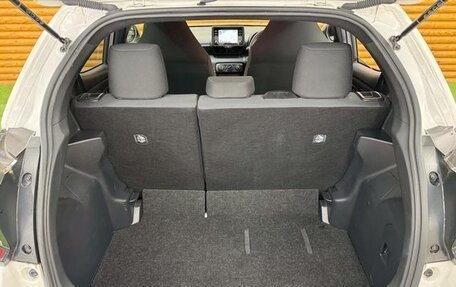 Toyota Yaris, 2023 год, 885 000 рублей, 23 фотография