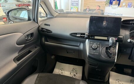 Toyota Wish II, 2011 год, 1 529 000 рублей, 14 фотография